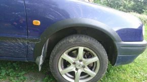 Aletines de plástico para Toyota Corolla VIII sedán/liftback (1997-2002)
