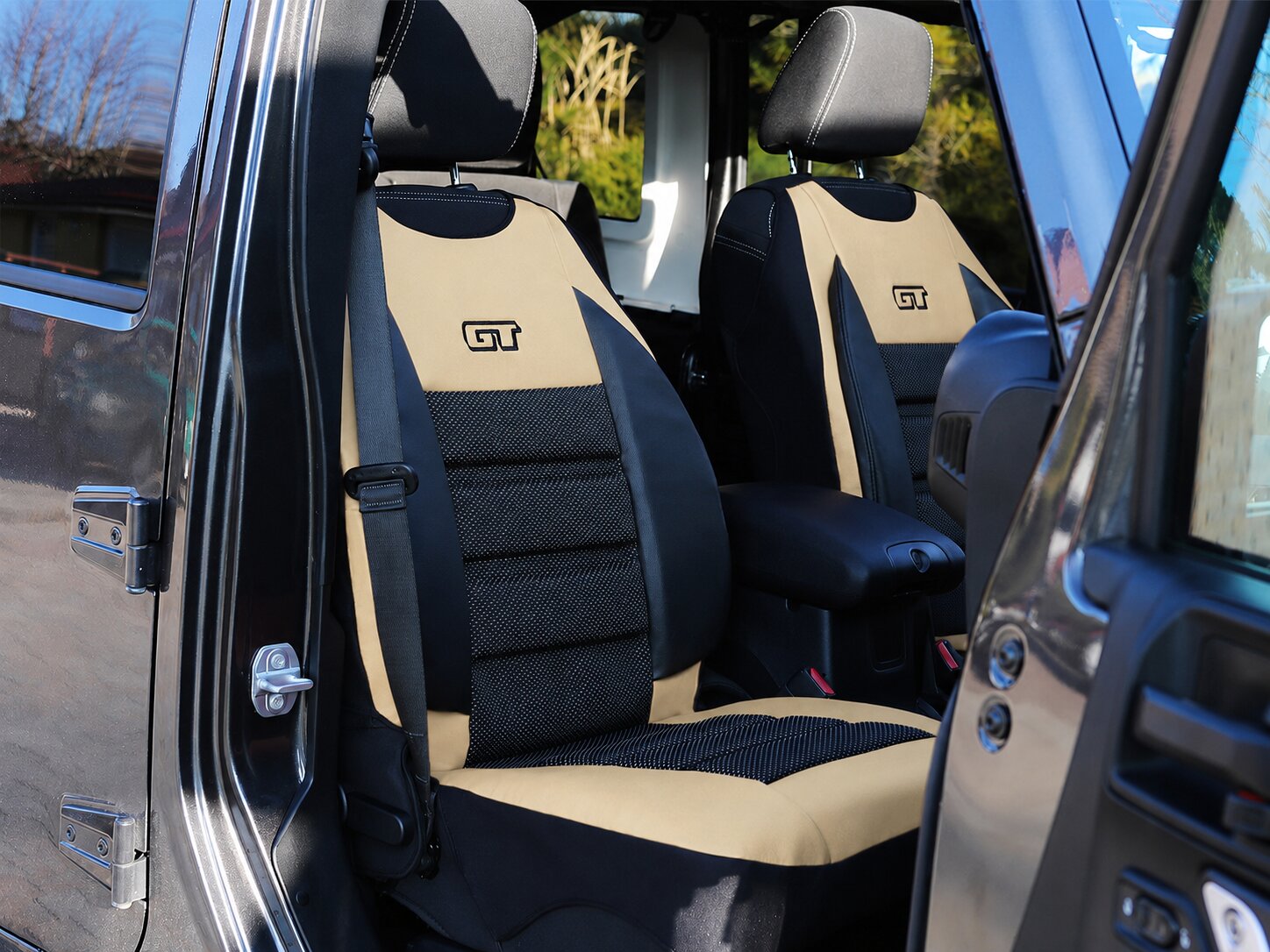 Funda para asiento de coche GT Ergonomic instalada en el coche