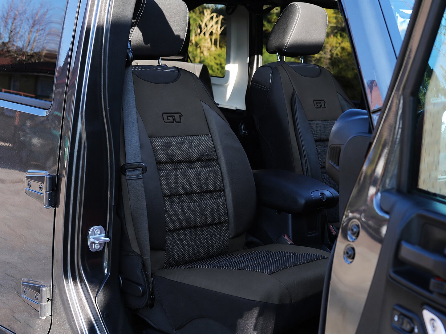 Funda para asiento de coche GT Ergonomic instalada en el coche