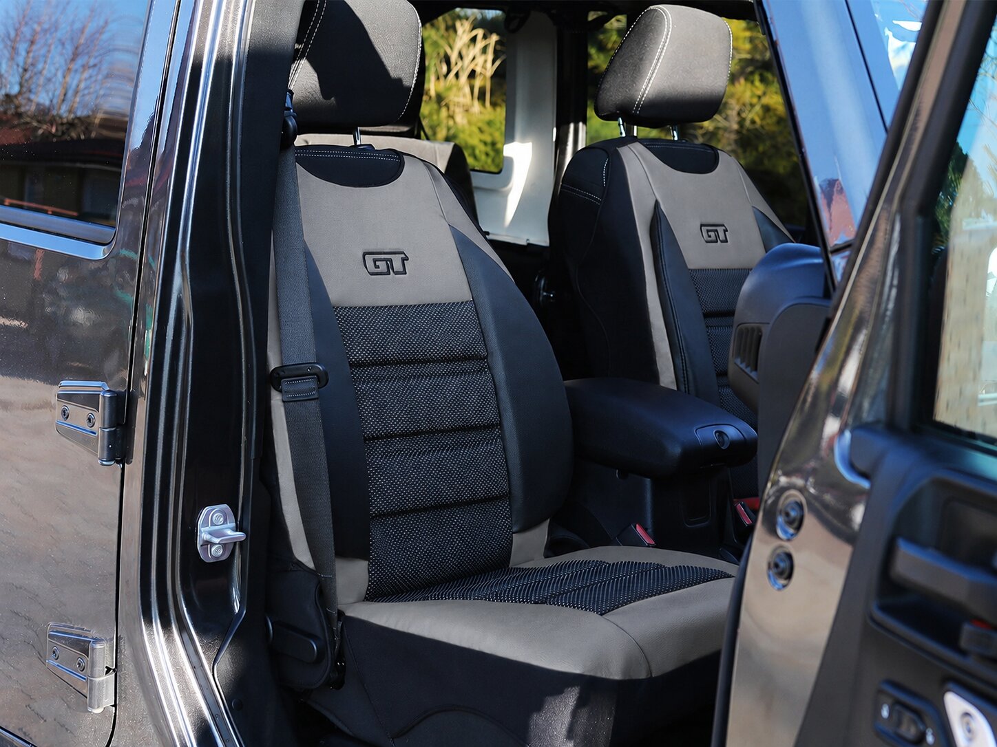 Funda para asiento de coche GT Ergonomic instalada en el coche