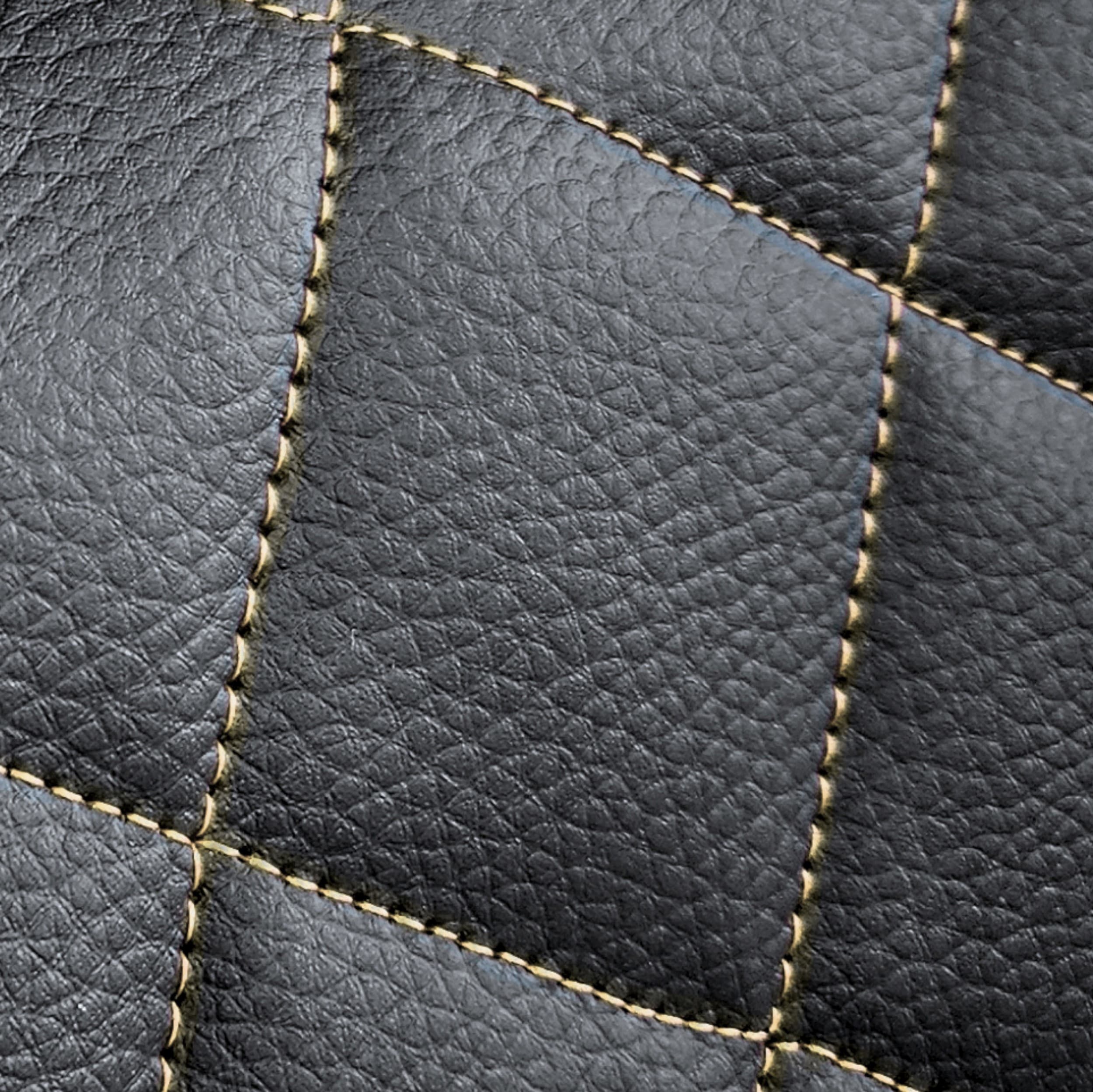 Fundas Perfect Line - detalle del acolchado en rombo con hilo beige sobre ecopiel negra